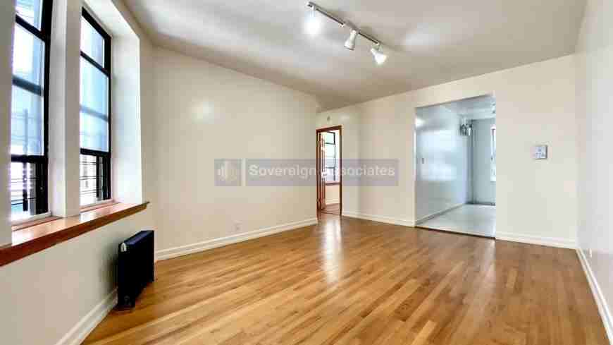 10 Adrian Ave - Photo 2 of 10