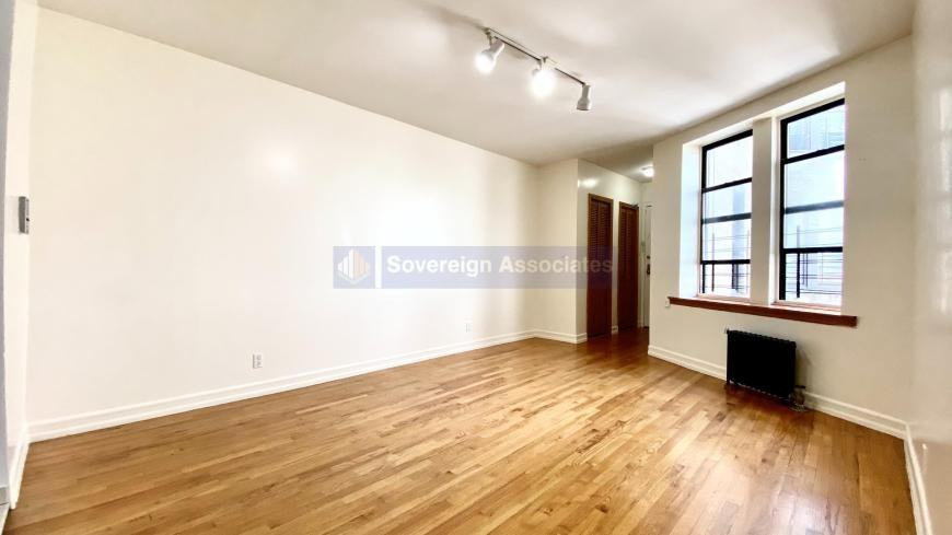 10 Adrian Ave - Photo 3 of 10