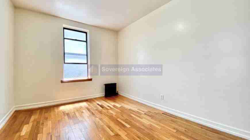 10 Adrian Ave - Photo 5 of 10
