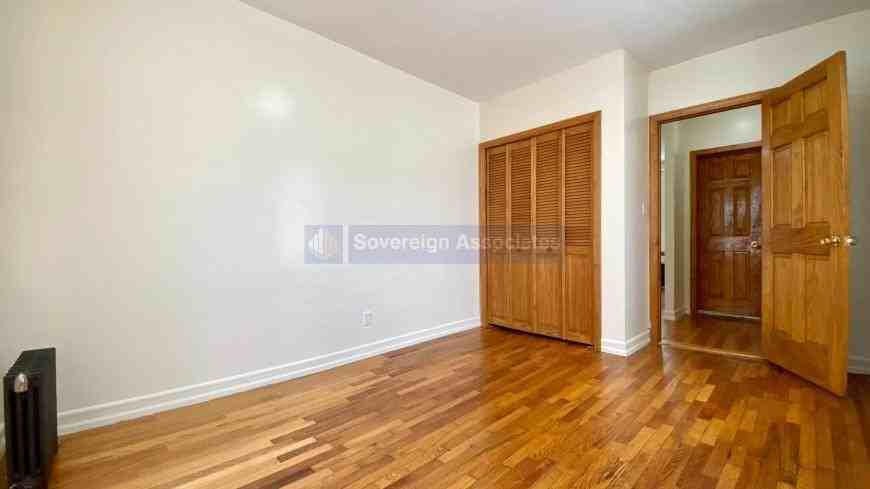 10 Adrian Ave - Photo 6 of 10