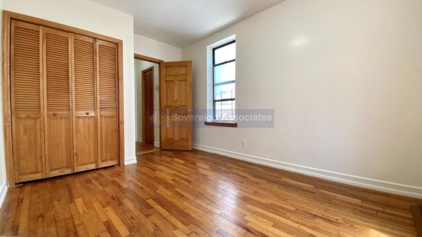 10 Adrian Ave - Photo 7 of 10