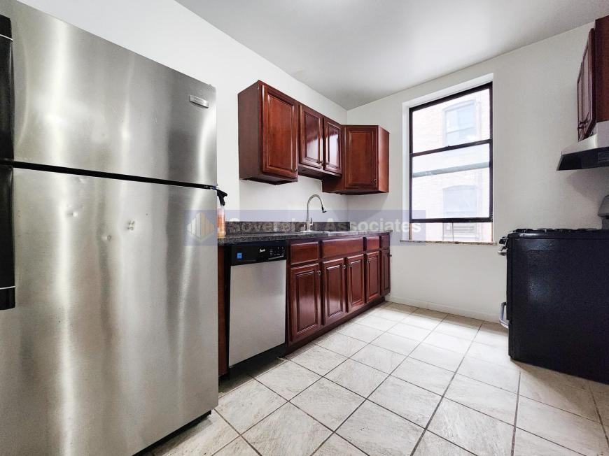 3620 Broadway - Photo 4 of 10