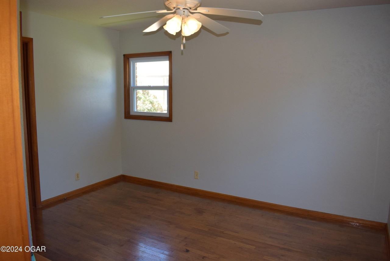 305 S Brownell Ave - Photo 5 of 6