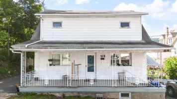 featured image of 915 N Rebecca Ave