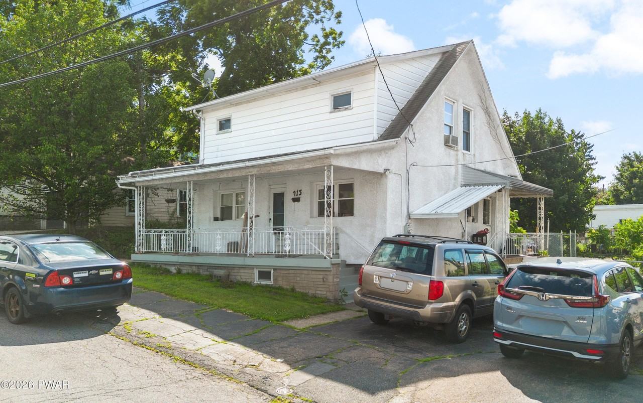 915 N Rebecca Ave - Photo 3 of 24