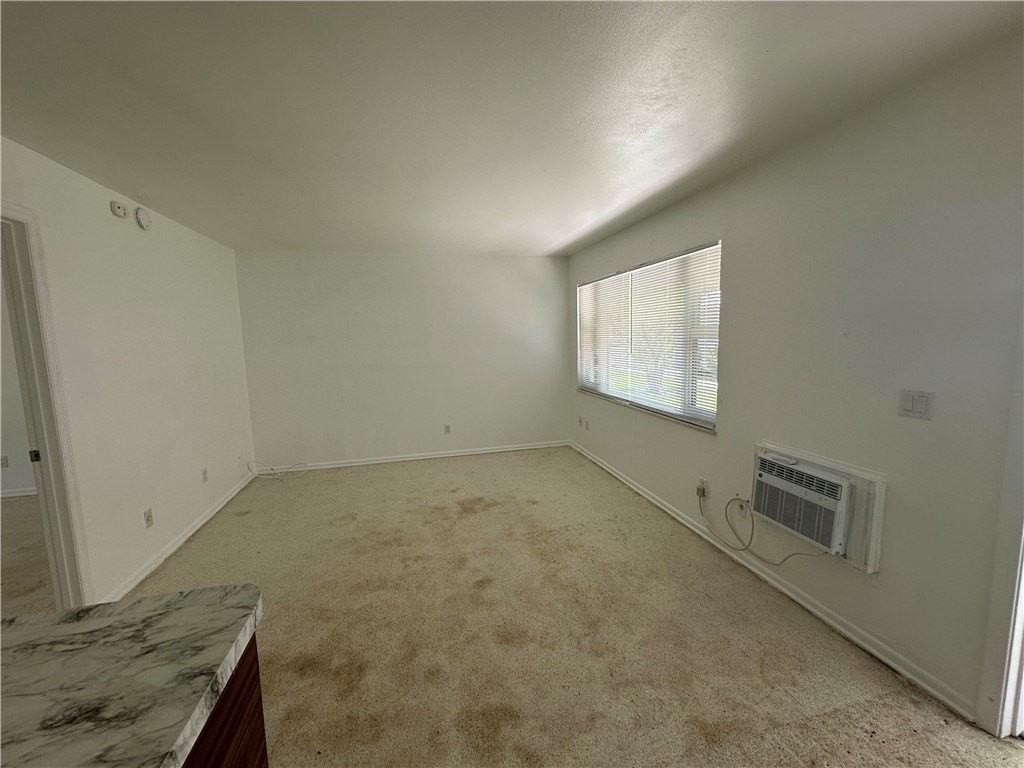 706 19th St #6 - Photo 2 of 8