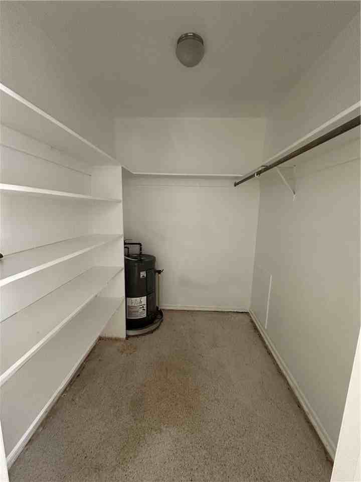 706 19th St #6 - Photo 6 of 8