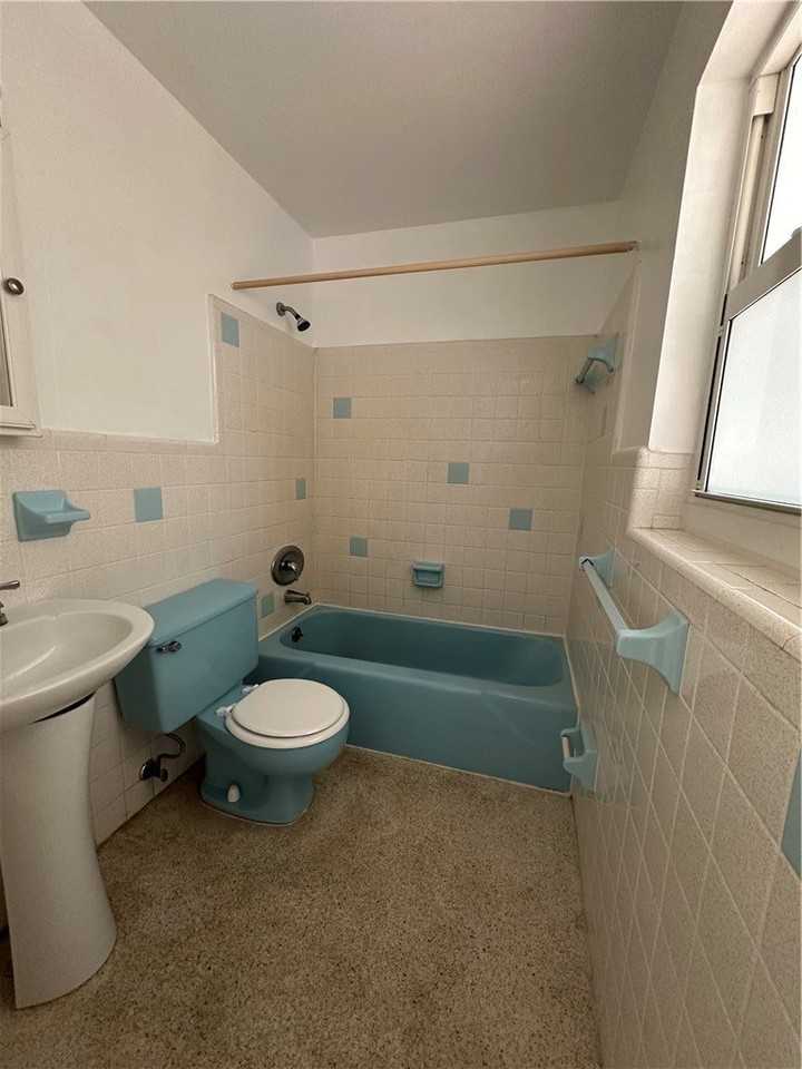 706 19th St #6 - Photo 7 of 8