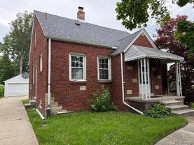 20715 Huntington Ave - Photo 1 of 1
