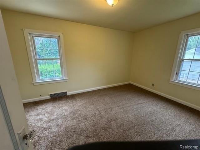20715 Huntington Ave - Photo 5 of 14