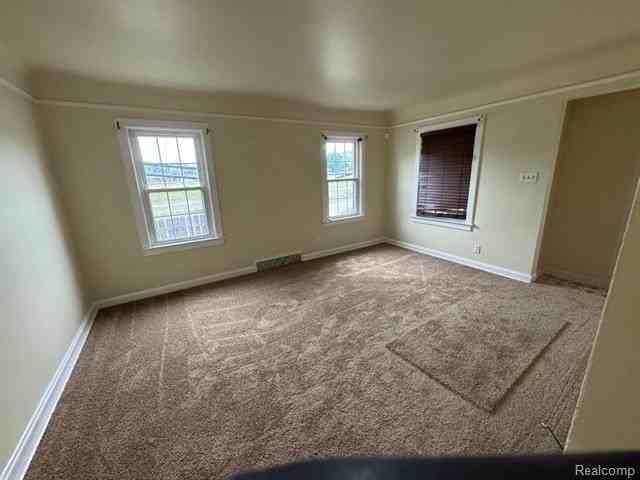 20715 Huntington Ave - Photo 7 of 14