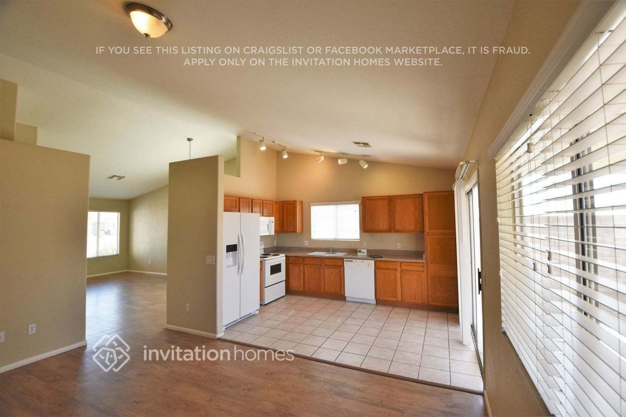 16168 W Sherman St - Photo 6 of 15