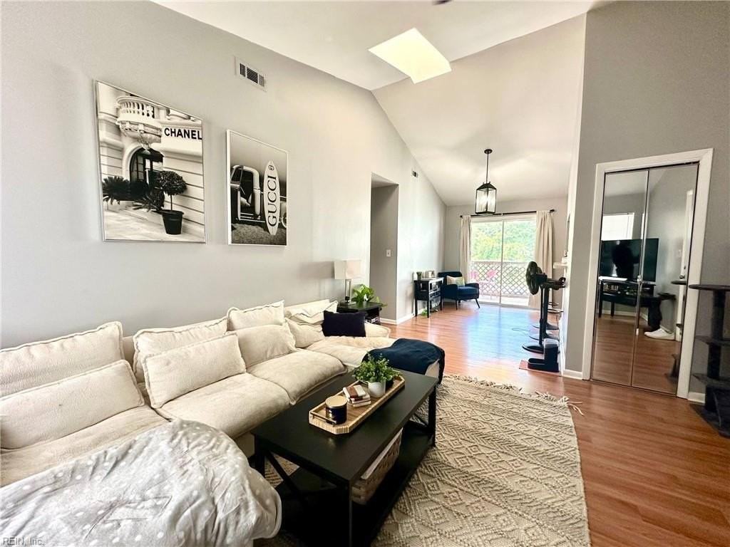 411 Sea Pointe Ct #201 - Photo 3 of 10
