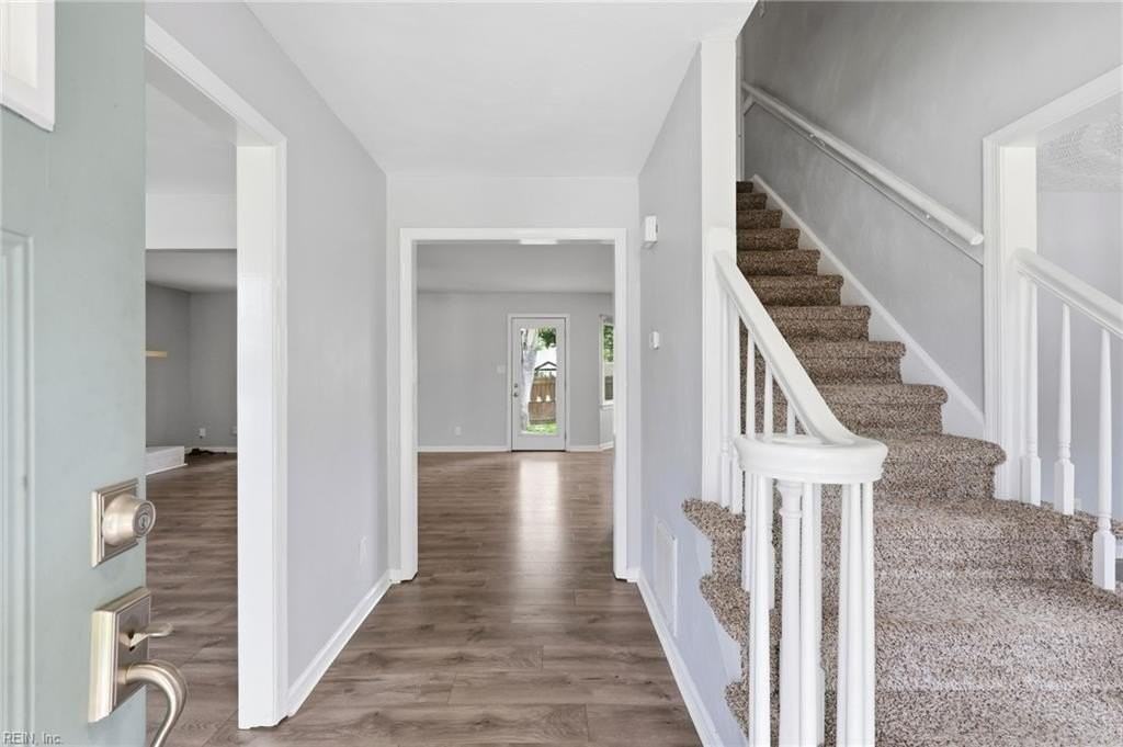 4728 Longmont Rd - Photo 4 of 38