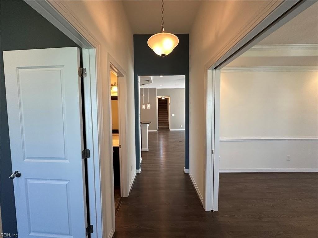 2212 Martlet Ln - Photo 3 of 47