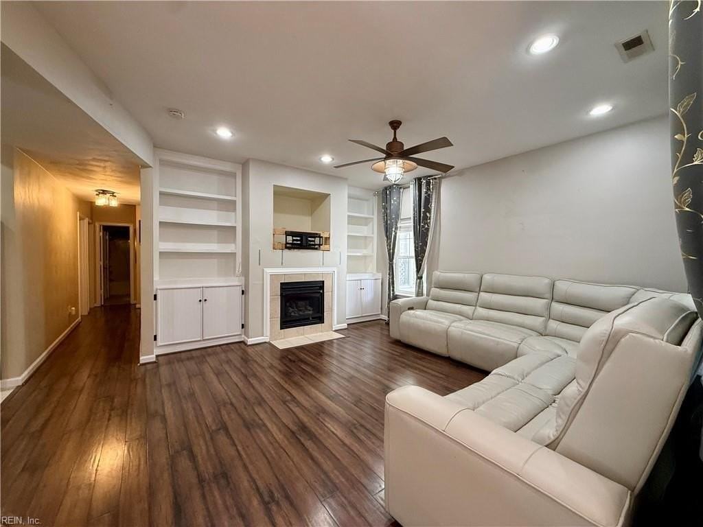 400 Coastal Walk Pl #105 - Photo 3 of 16