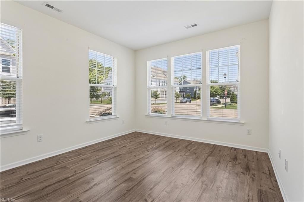 1550 Green Hill St - Photo 3 of 27