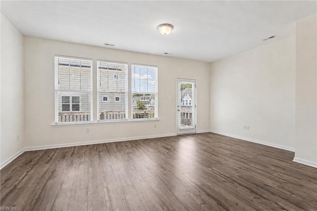 1550 Green Hill St - Photo 6 of 27