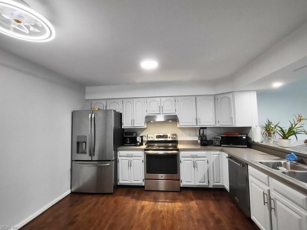 2205 Timberdale Ct - Photo 2 of 10