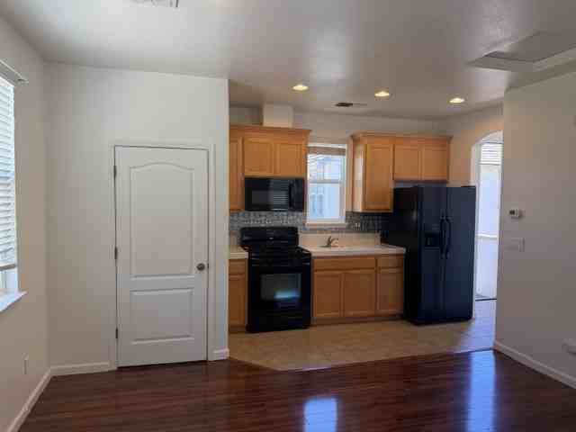435 W Saint Francis Ave - Photo 3 of 20