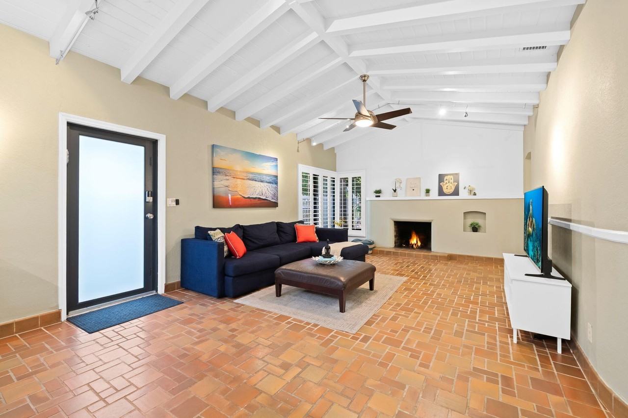222 Se 16th Ave - Photo 4 of 27