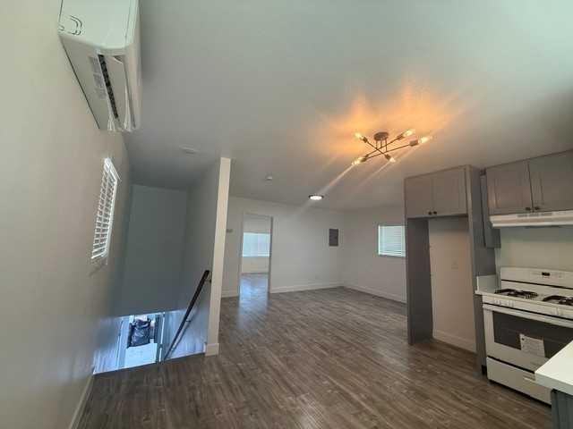 1114 1/2 W. 55th St #1114-5 - Photo 3 of 6