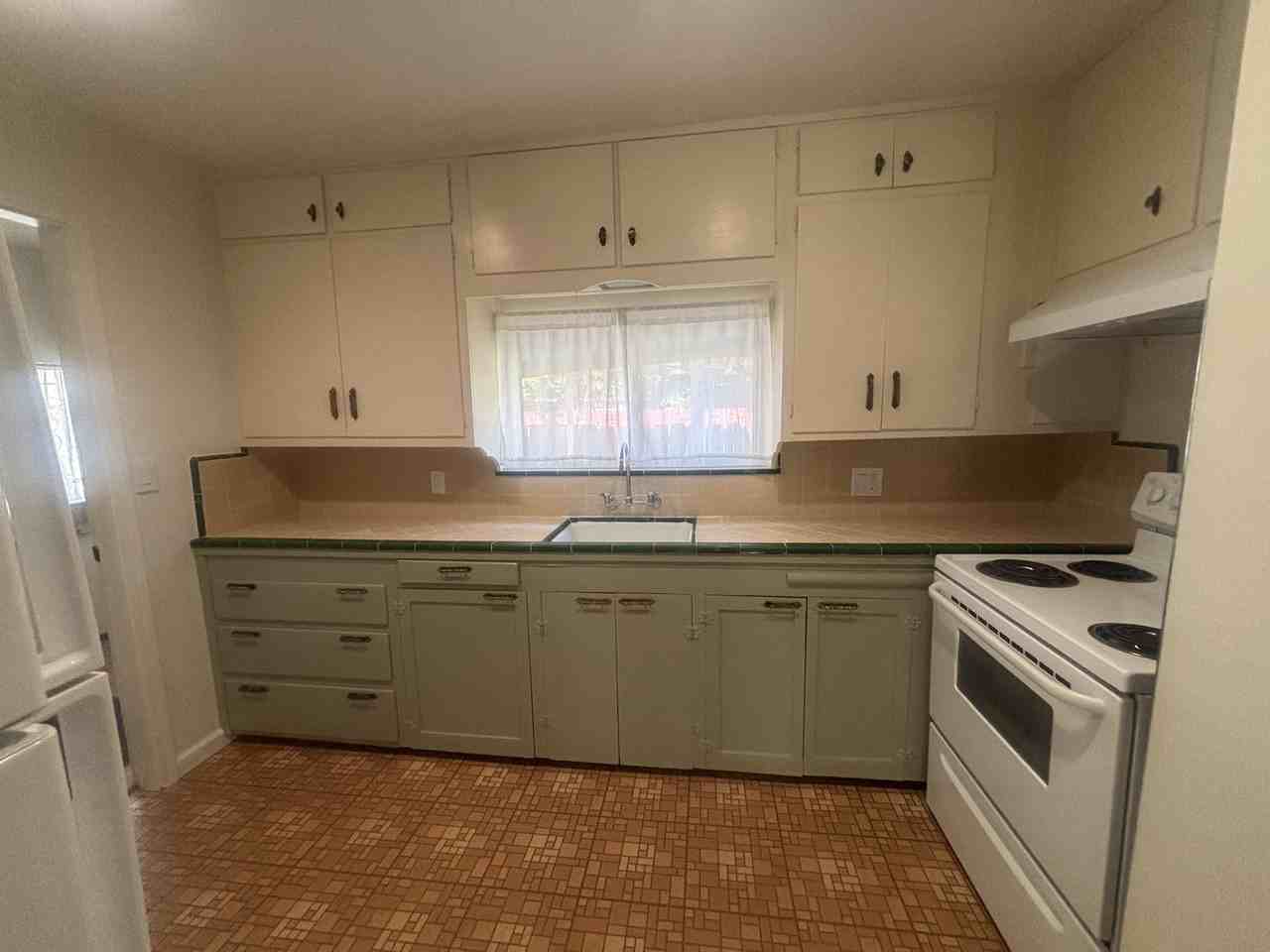 511 Coffee Rd #1 - Photo 4 of 14