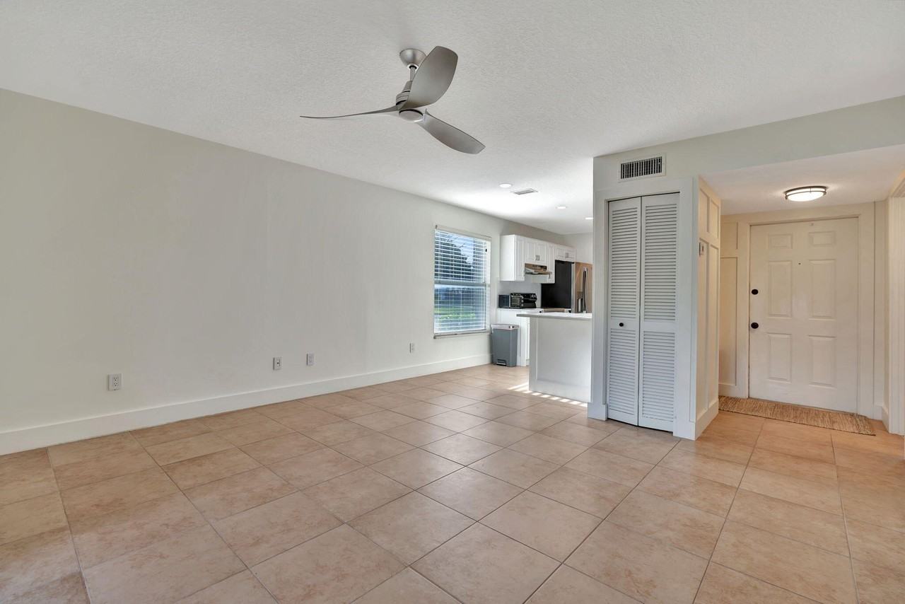 8132 Se Croft Cir #A1 - Photo 4 of 32