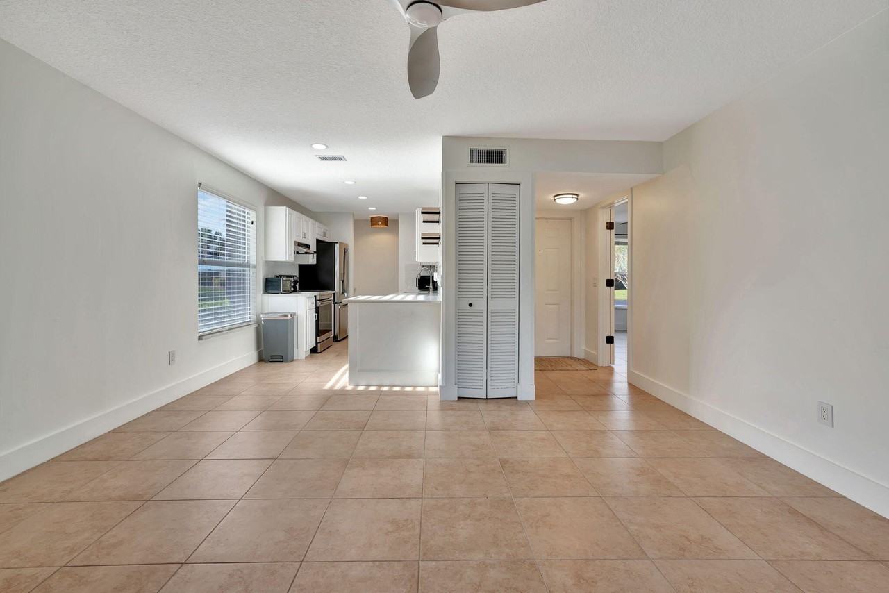 8132 Se Croft Cir #A1 - Photo 5 of 32