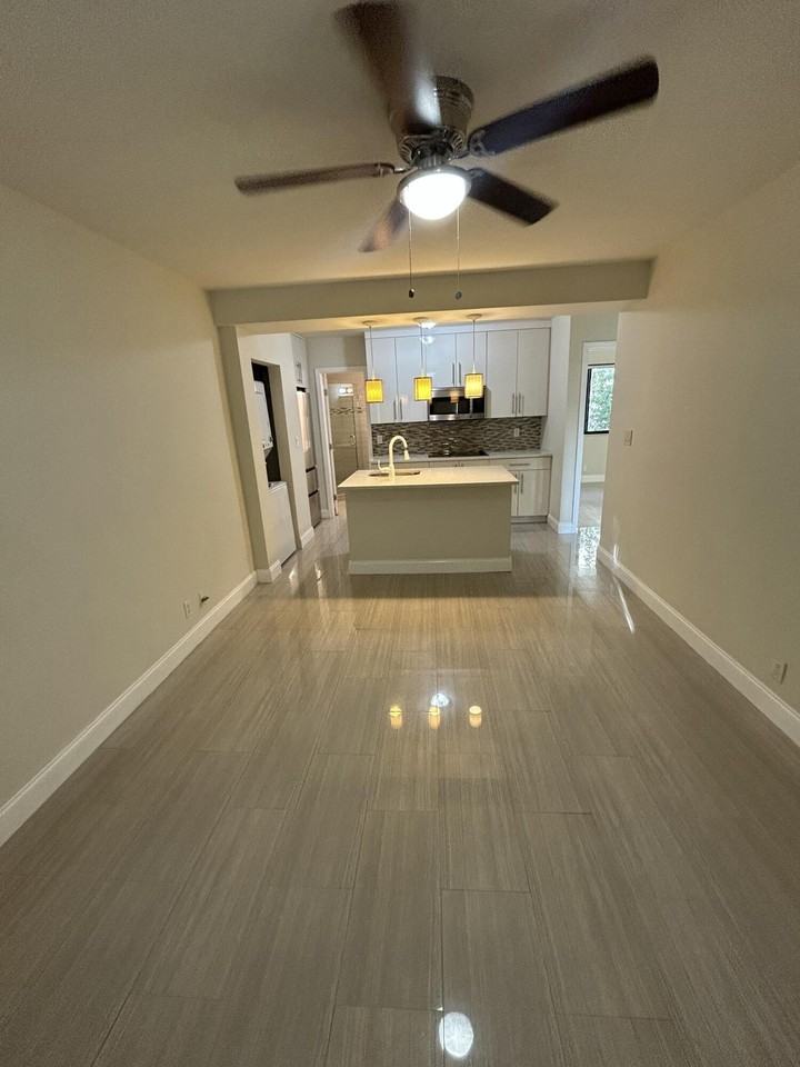 916 Ne 15th Ave #3 - Photo 2 of 16