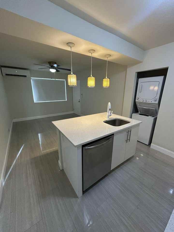 916 Ne 15th Ave #3 - Photo 6 of 16