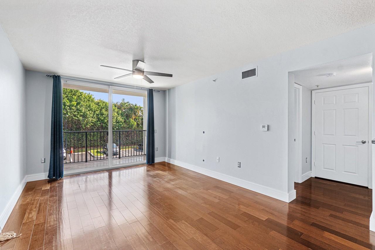 1013 Villa Cir - Photo 3 of 35