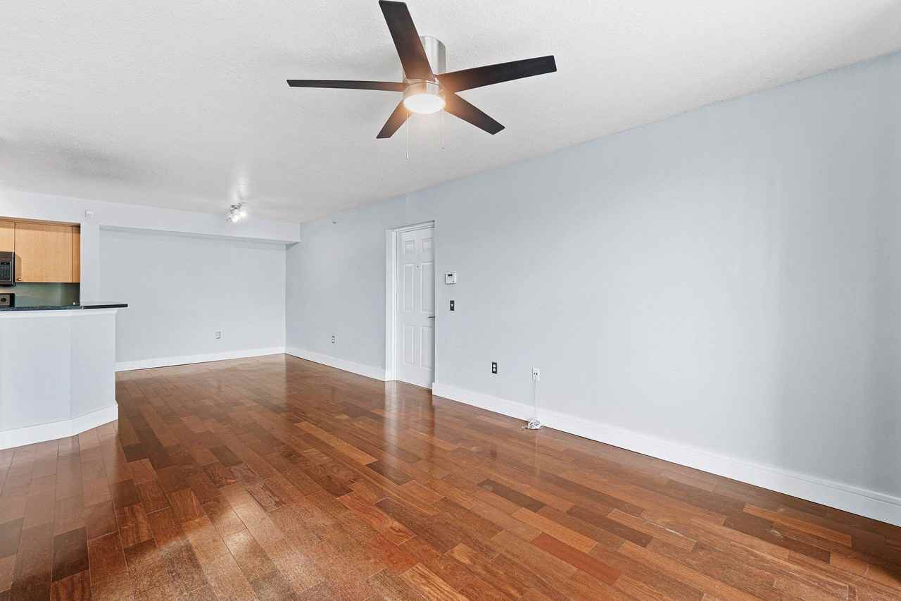 1013 Villa Cir - Photo 4 of 35