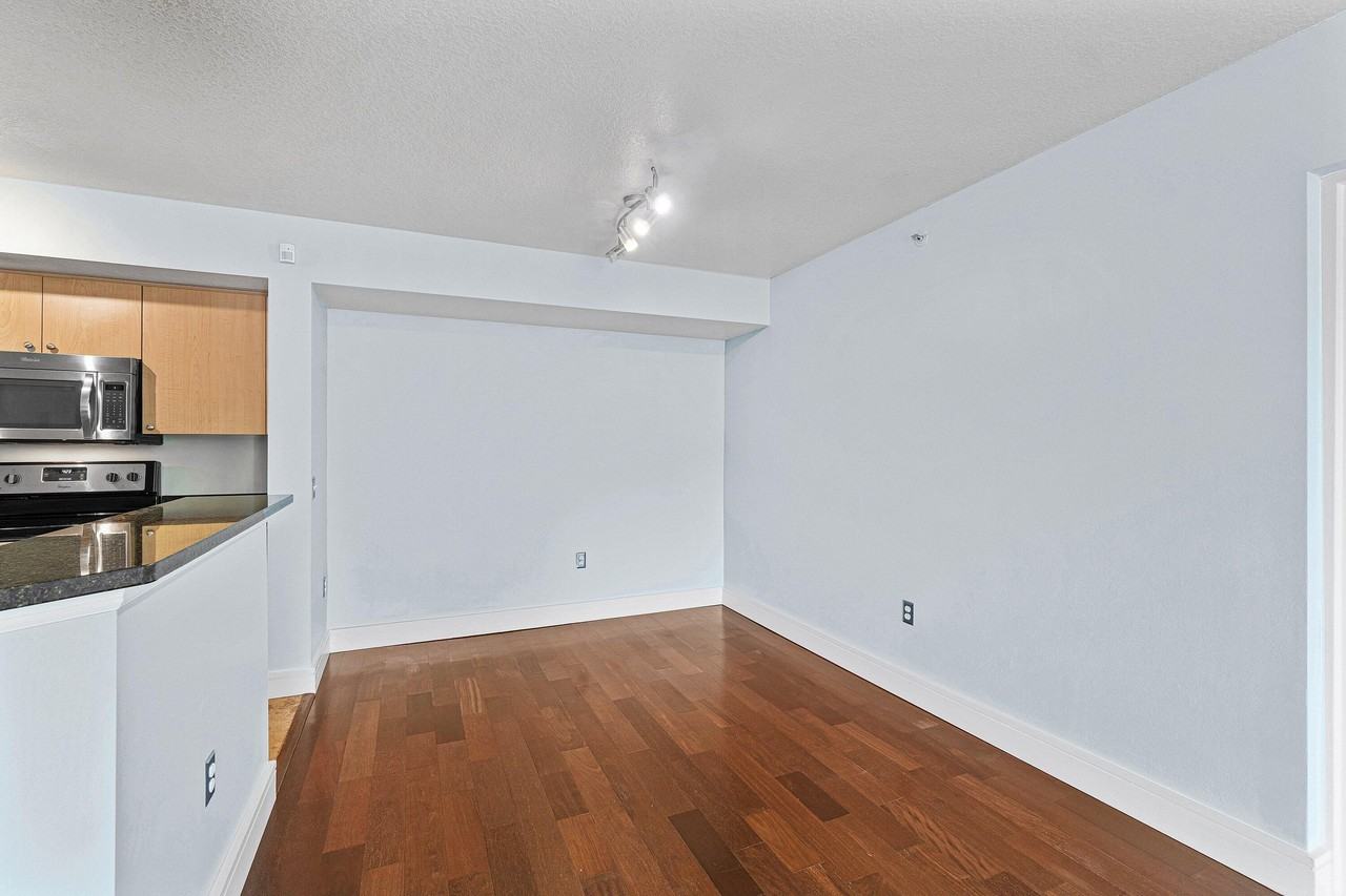 1013 Villa Cir - Photo 6 of 35