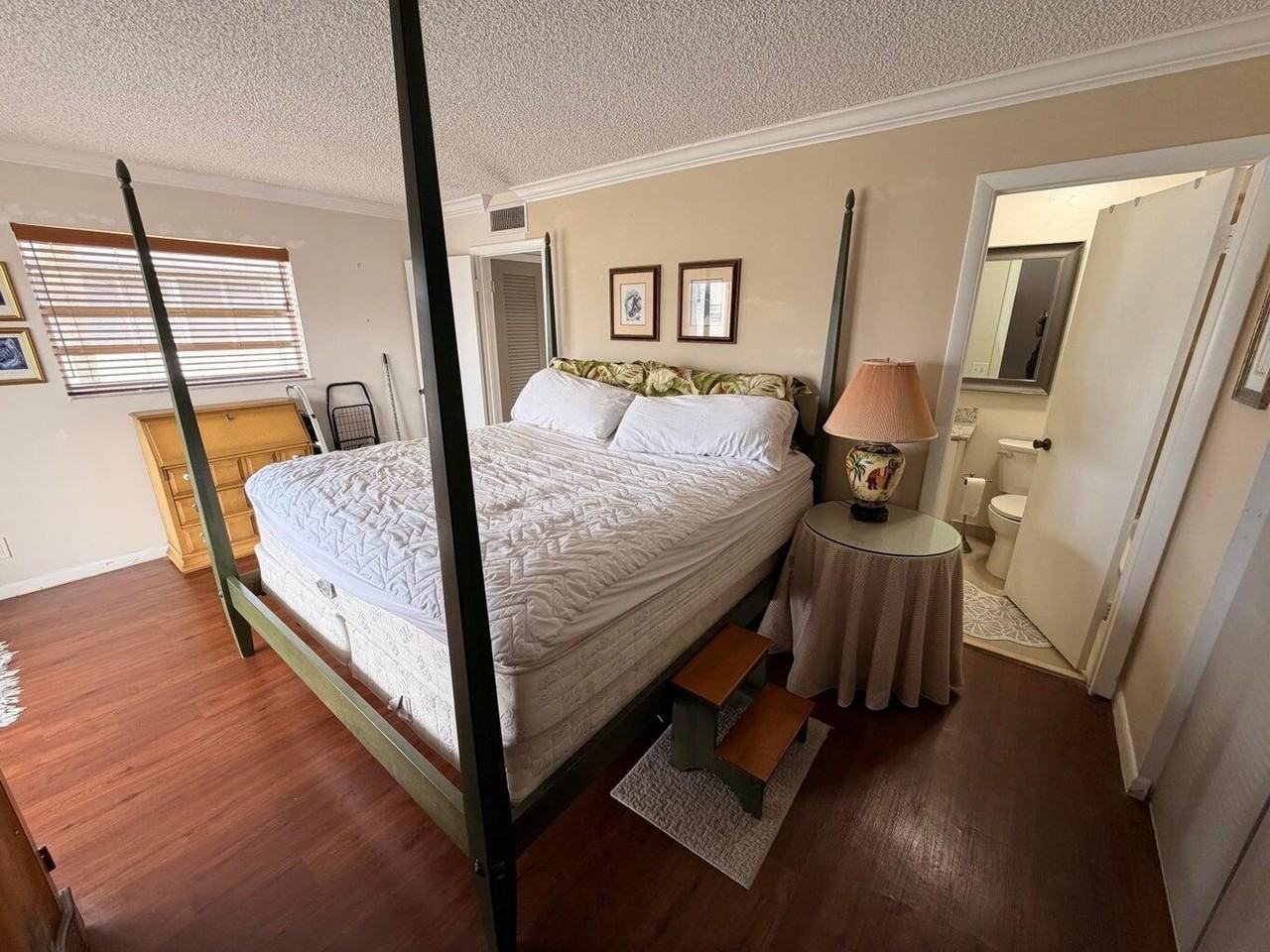 569 Normandy L - Photo 6 of 31