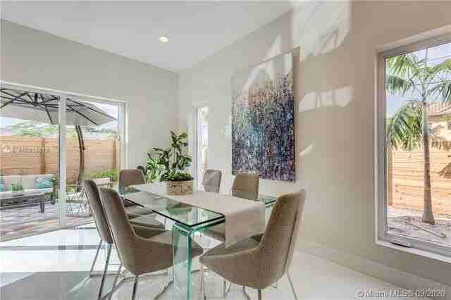 684 Ne 43rd St - Photo 7 of 23