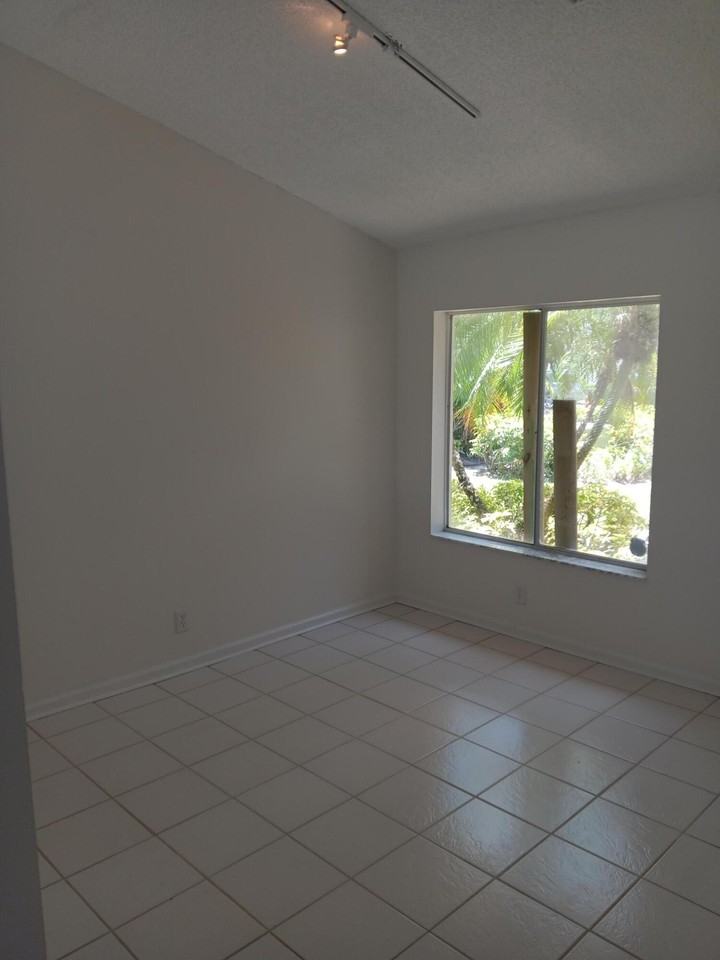 23157 Fountain View Drive #E - Photo 3 of 25