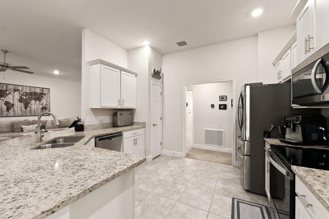 8324 Amalfi Cir - Photo 4 of 50