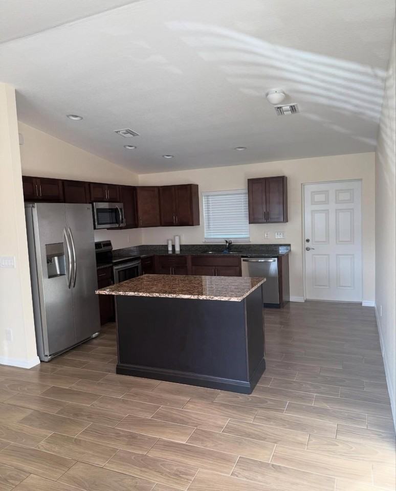 5008 S Obispo Cir - Photo 3 of 8