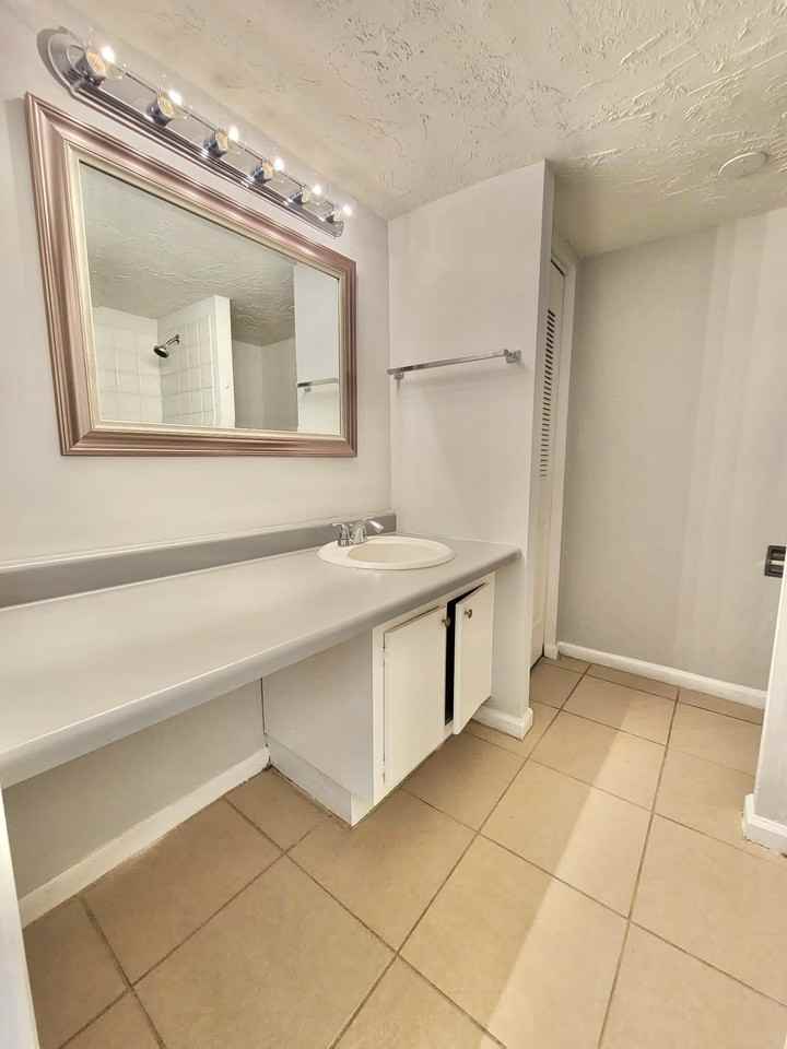 1500 N Congress Ave #B47 - Photo 7 of 37