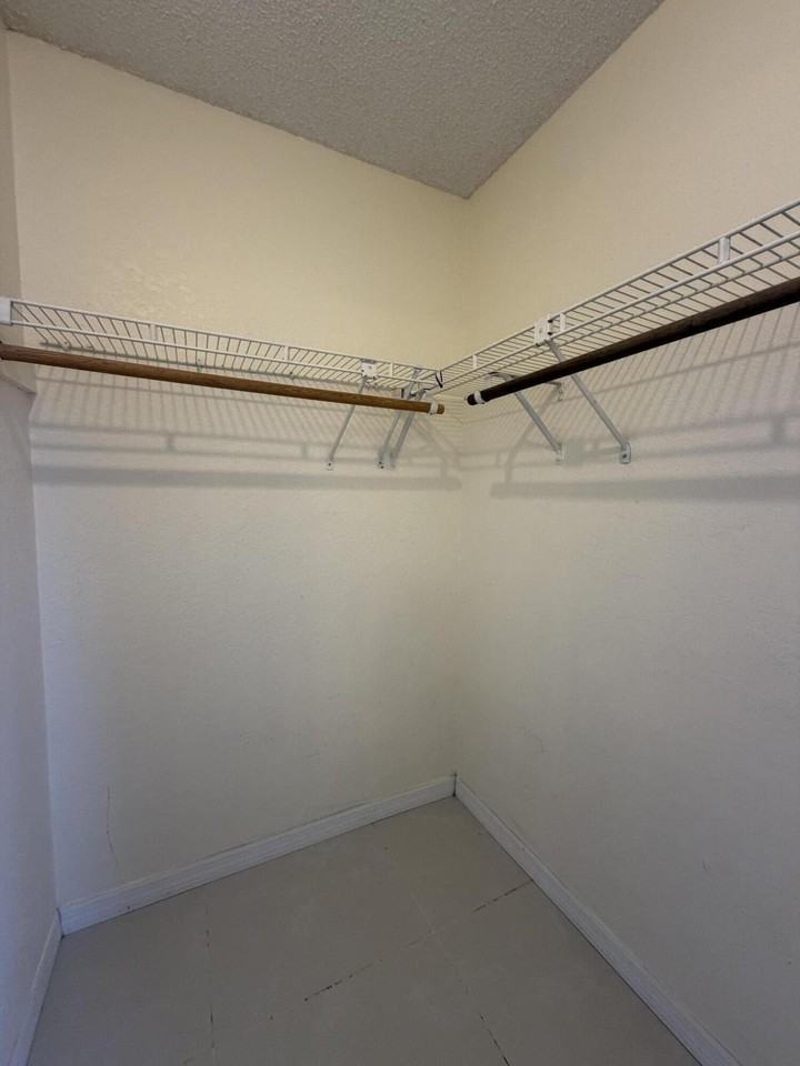 3802 Sw Kocerik St - Photo 4 of 9