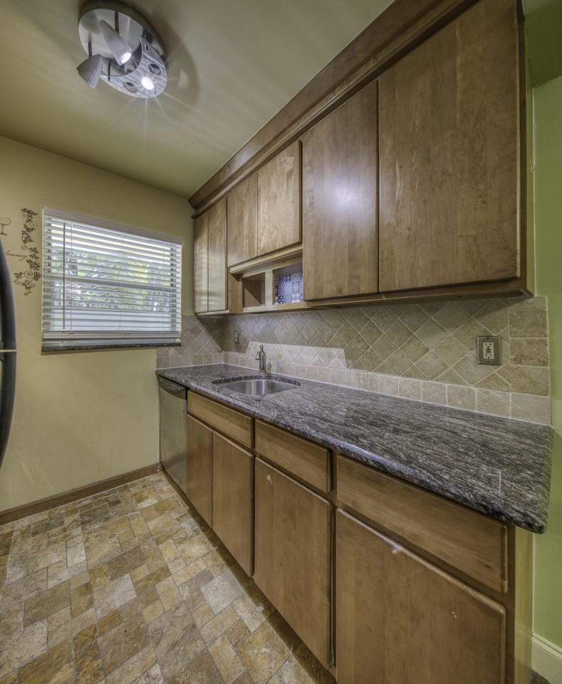 216 N Federal Hwy #8 - Photo 4 of 14