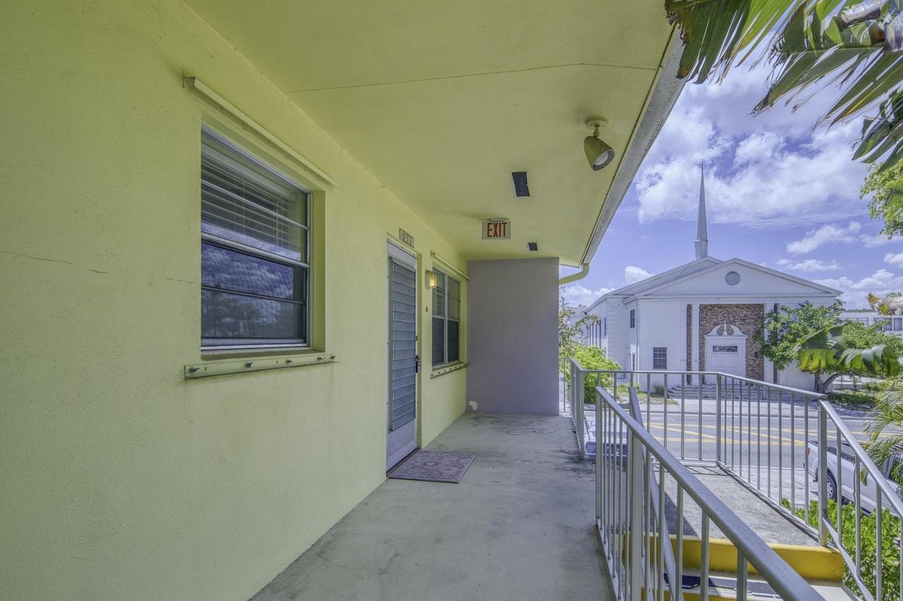 216 N Federal Hwy #8 - Photo 7 of 14