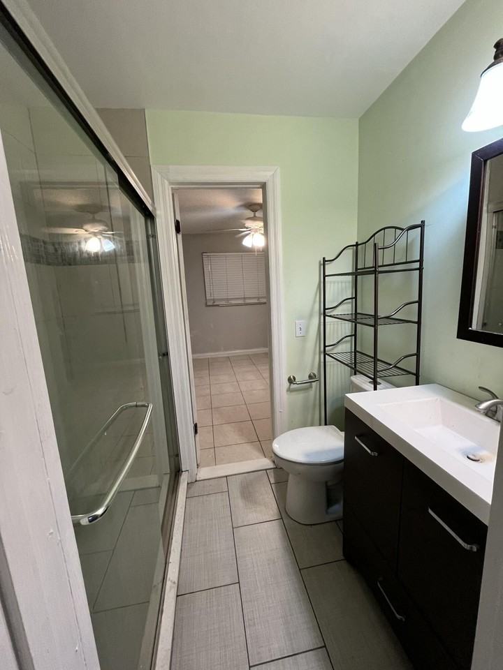 105 Se 15th St #A - Photo 2 of 7