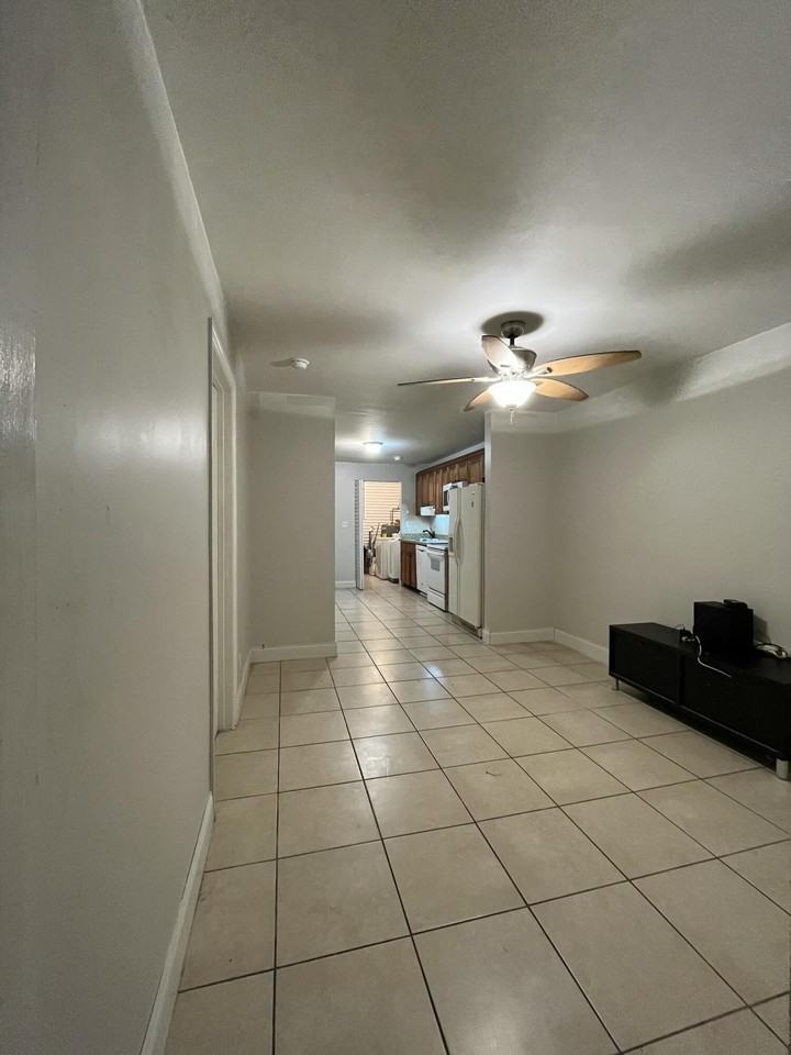 105 Se 15th St #A - Photo 7 of 7