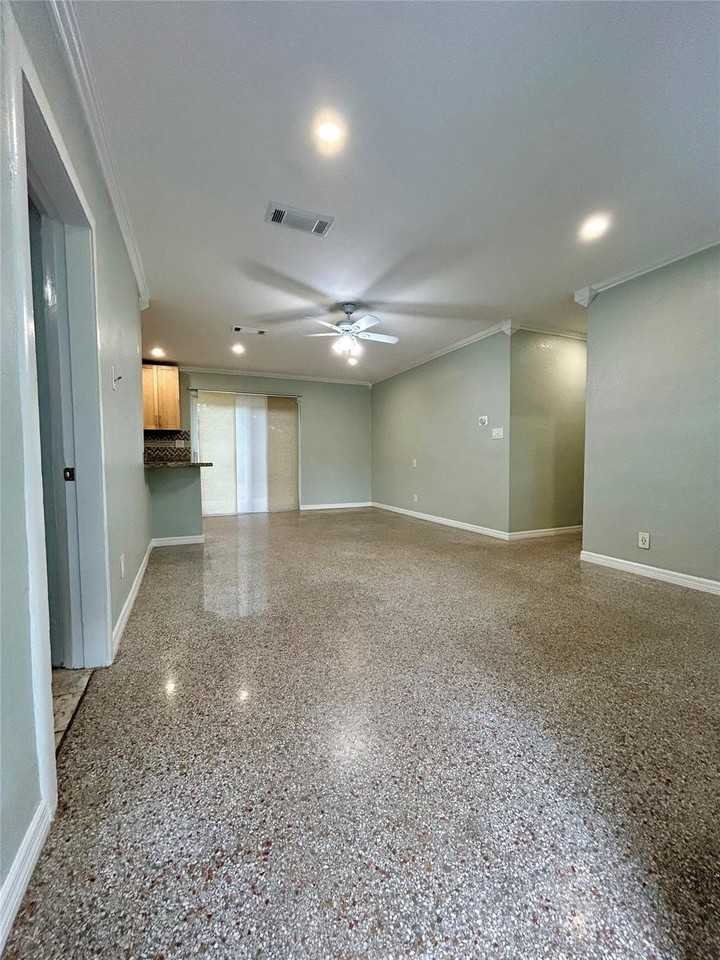 5950 Ne 6th Ave - Photo 2 of 36