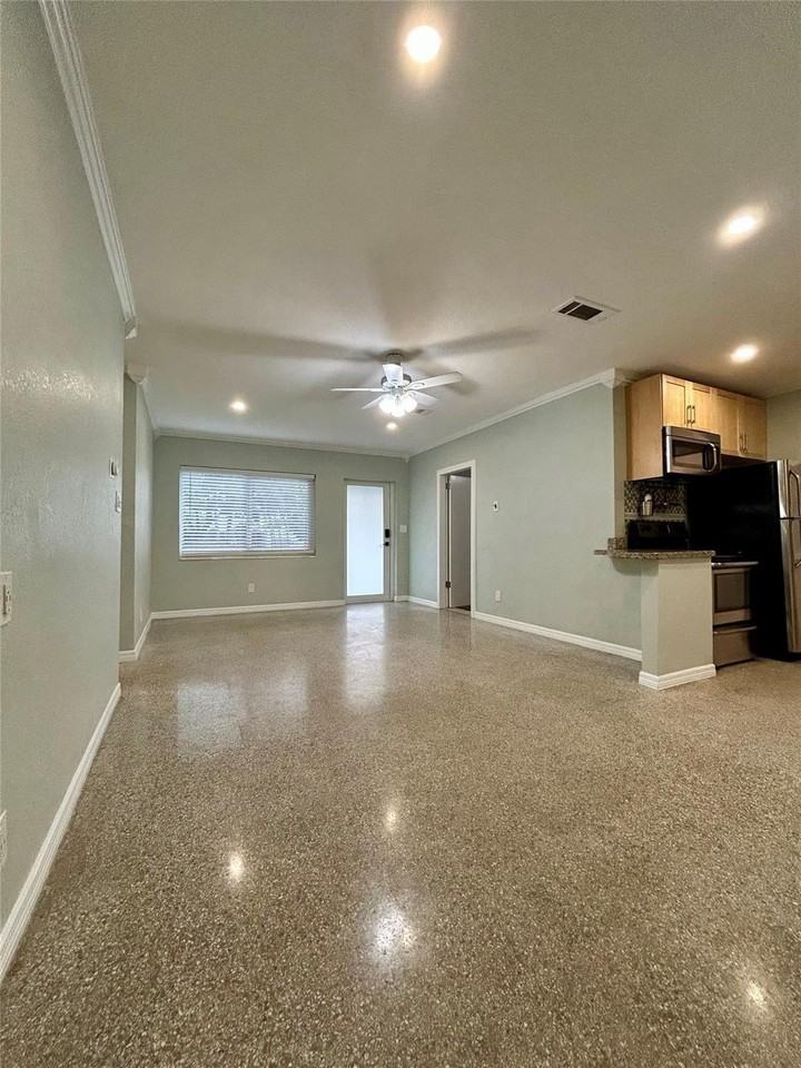 5950 Ne 6th Ave - Photo 3 of 36