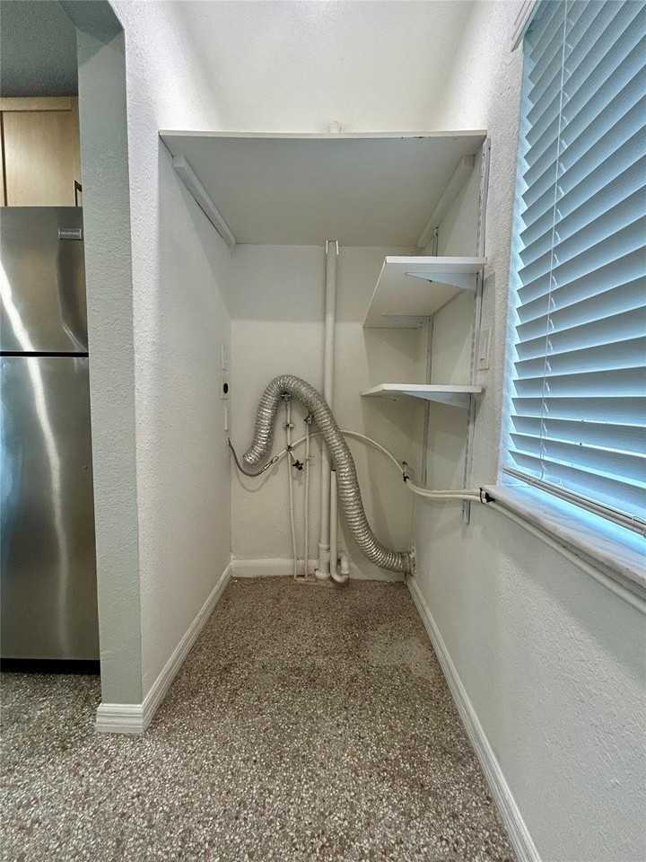 5950 Ne 6th Ave - Photo 7 of 36