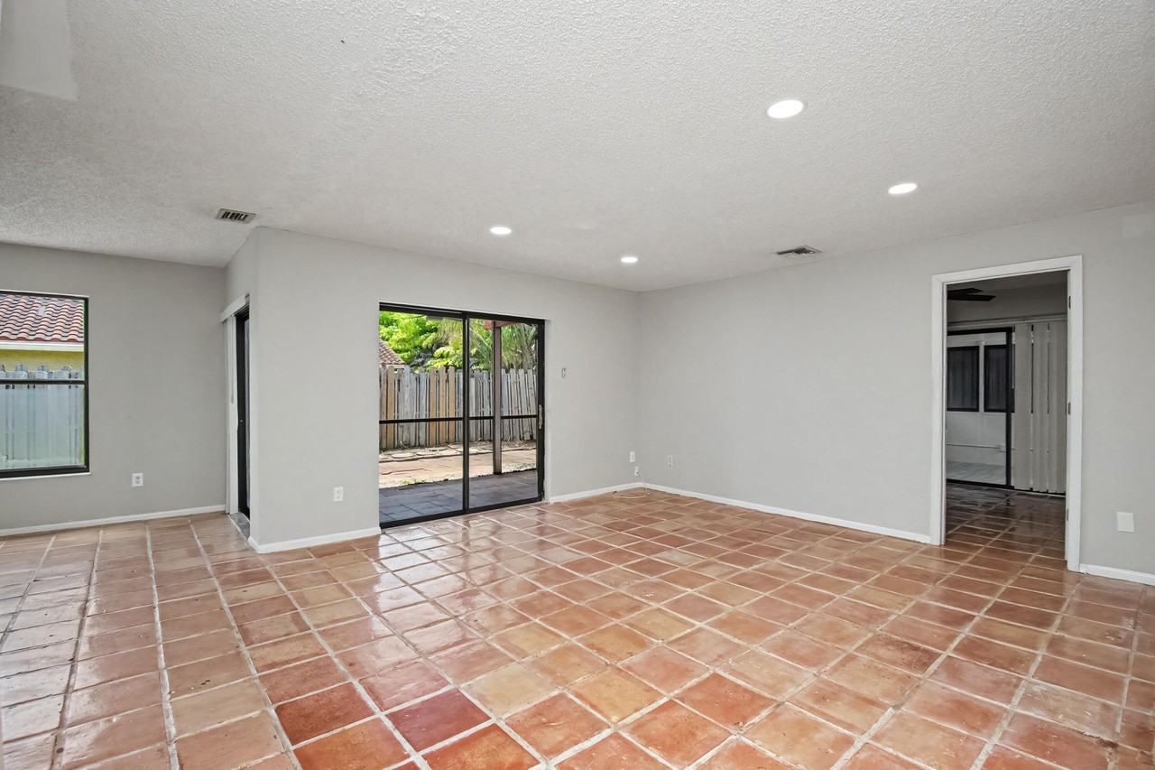 7407 Silver Woods Ct - Photo 3 of 31