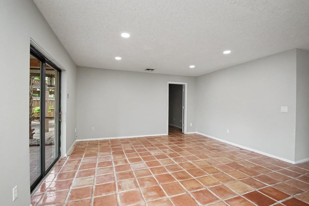 7407 Silver Woods Ct - Photo 4 of 31
